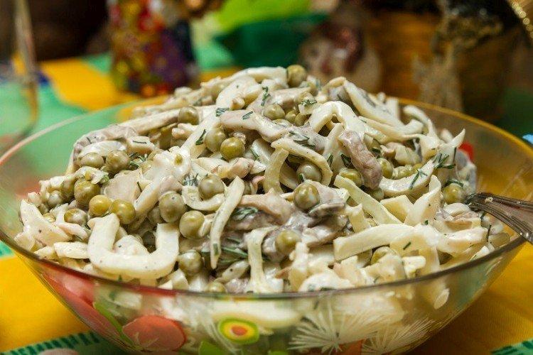 Салаты с кальмарами - 20 самых вкусных и простых рецептов