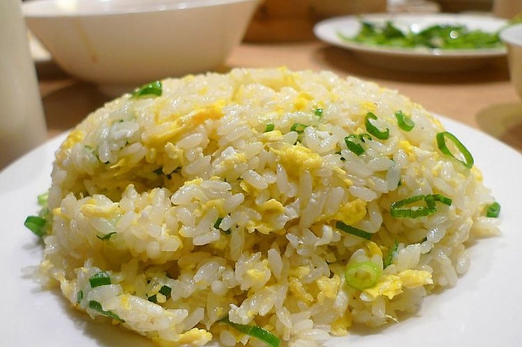 Жареный рис с яйцом: 12 аппетитных рецептов на любой вкус