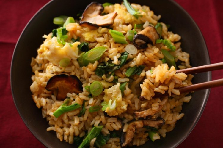 Жареный рис с яйцом: 12 аппетитных рецептов на любой вкус